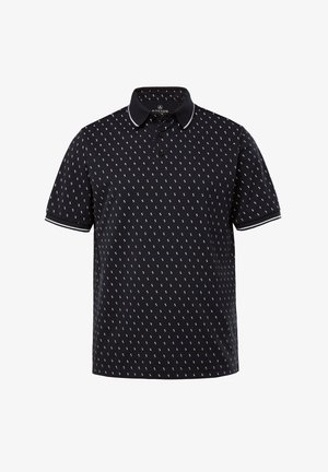 Sort polo shirt med et gentaget geometrisk mønster, korte ærmer og krave med to knapper. Har hvide kanter på kraven og ærmerne.