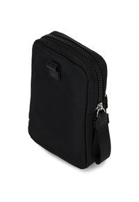 Čierna polypropylénová taška s obdĺžnikovým tvarom, so zipsovým uzáverom a odnímateľným popruhom. Má hladkú textúru a minimalistický dizajn.