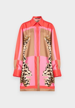 Pikad varrukadega nööbitav särk korall, roosa ja beeži paneelidega, mille esiküljel on peegelpildi leopardimustrid.