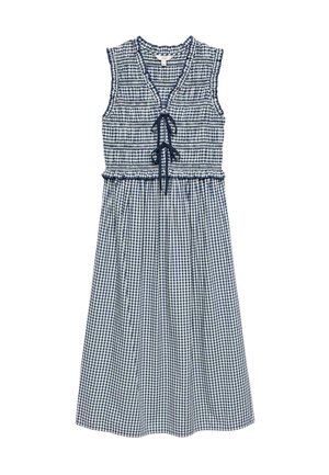 Vestido sin mangas de cuadros vichy azul marino y blanco con corpiño fruncido, volante en la cintura, escote en V y dos lazos de cinta azul marino en la parte delantera.
