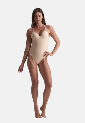 Nude eendelig badpak met een diepe halslijn, dunne bandjes en een gladde textuur, ontworpen voor een getailleerd silhouet.