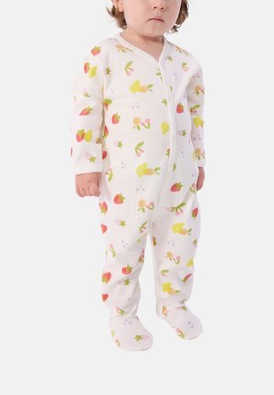 Un body blanc pour bébé avec un motif de fruits colorés, des manches longues, une fermeture éclair frontale et des pieds intégrés ; fabriqué en tissu doux et extensible.
