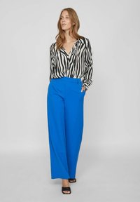 VILA V AUSSCHNITT - Blusa - black