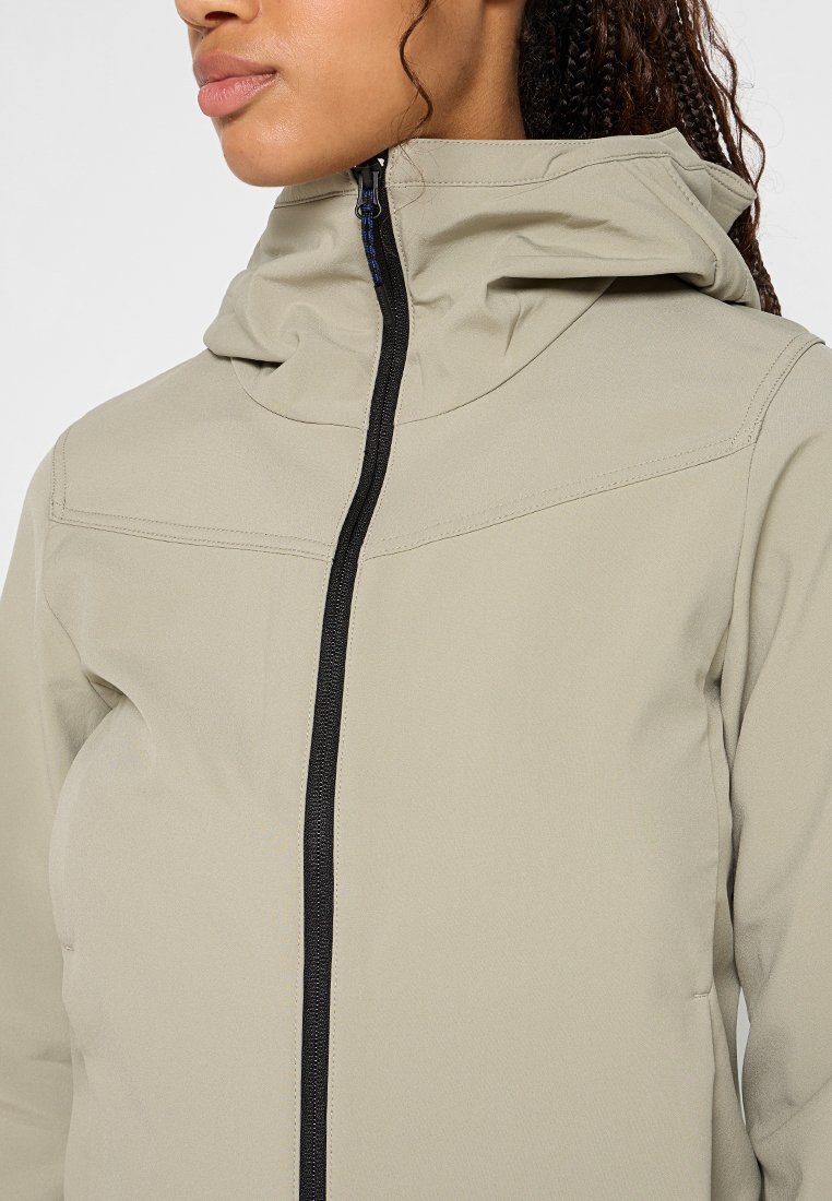 Giacca beige chiaro realizzata in tessuto liscio, presenta un colletto alto, cappuccio e una zip nera sul davanti. Design semplice senza motivi.