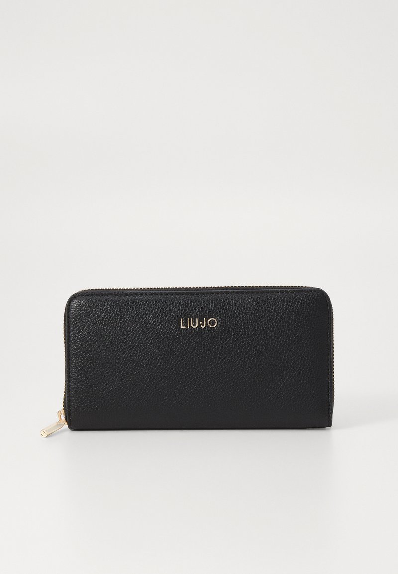 Portafoglio in pelle nera con superficie texturizzata, logo dorato e chiusura con zip. Forma rettangolare con un design liscio e pulito.