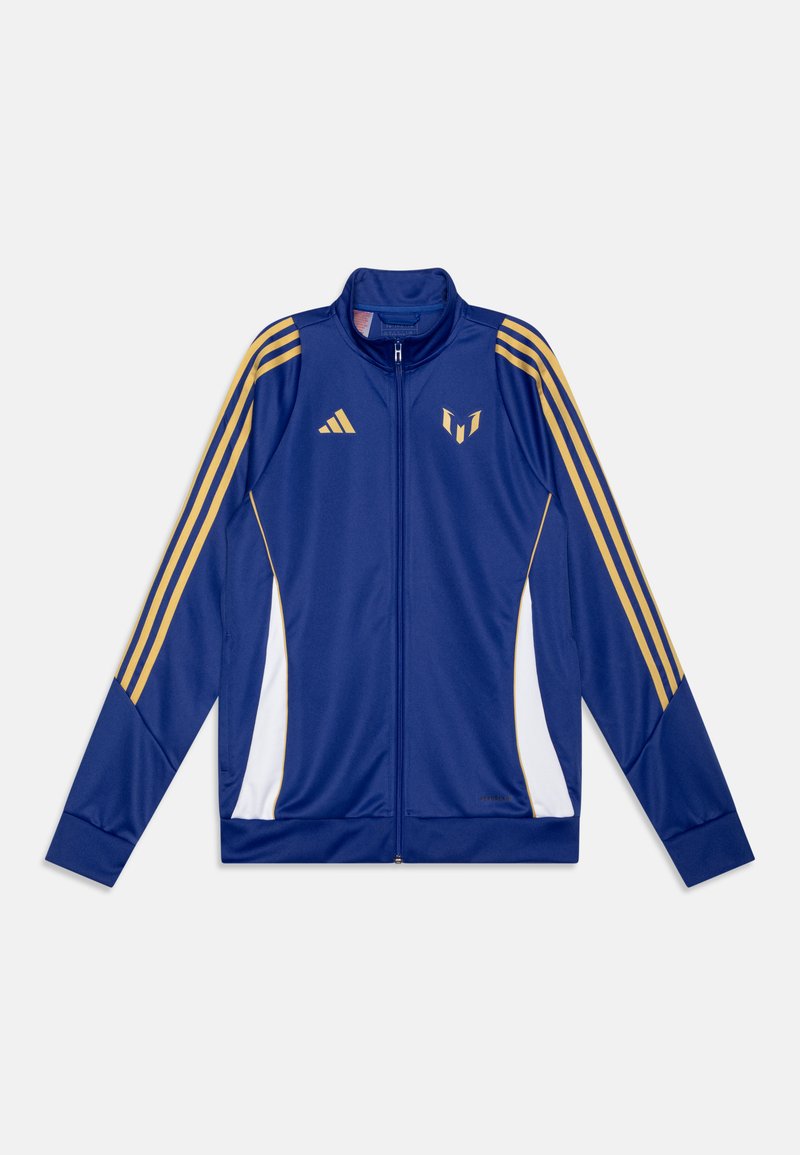 Blauwe ritsjack gemaakt van gladde stof, met gouden strepen op de schouders en zijkanten, witte accenten en een logo op de borst.