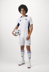 adidas Performance REAL MADRID 24/25  JERSEY - Sporto klubų atributika - white/team navy blue/crew orange