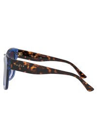 Ochelari de soare cu model țestoasă, cu o ramă albastră, având brațe groase cu un model de țestoasă și detalii gravate cu logo pe laterale.