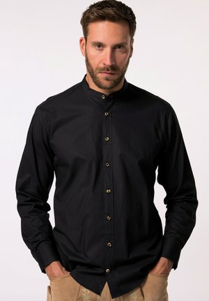 Camisa negra de botones con cuello alzado, con botones dorados, mangas largas y una textura suave. Diseño casual adecuado para diversas ocasiones.