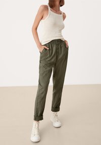 QS Pantalon classique - khaki