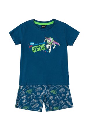 Conjunto de pijama azul para niños con gráfico de Buzz Lightyear y texto "A la Rescate" en la camiseta, y patrón de personajes de Toy Story en los pantalones cortos.