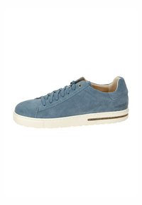 Sneaker blu in suede con suola in gomma bianca, punta rotonda e allacciatura frontale. Caratterizzato da un branding sottile e una fodera interna liscia.