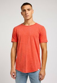 Lee SHAPED TEE - T-shirts basic - poppy