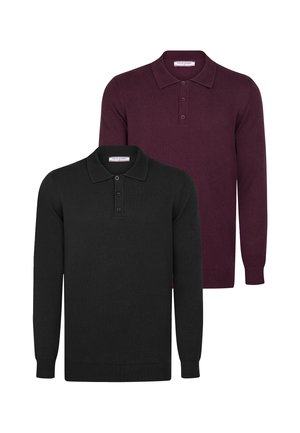 Dos jerséis de polo de manga larga: uno negro y uno burdeos. Ambos cuentan con un cuello clásico, una tapeta de botones y una textura de punto.