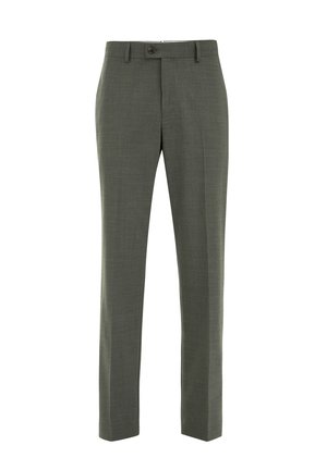 Pantalones de hombre de corte recto en verde oliva, con botón frontal y trabillas para cinturón, y pliegue prensado en el centro.