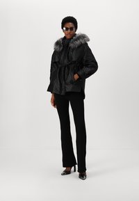 Guess ELLY LOGO  - Parka - black