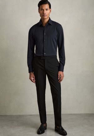 Reiss, REGULAR FIT VOYAGER LONG-SLEEVE TRAVEL - Chemise classique - navy