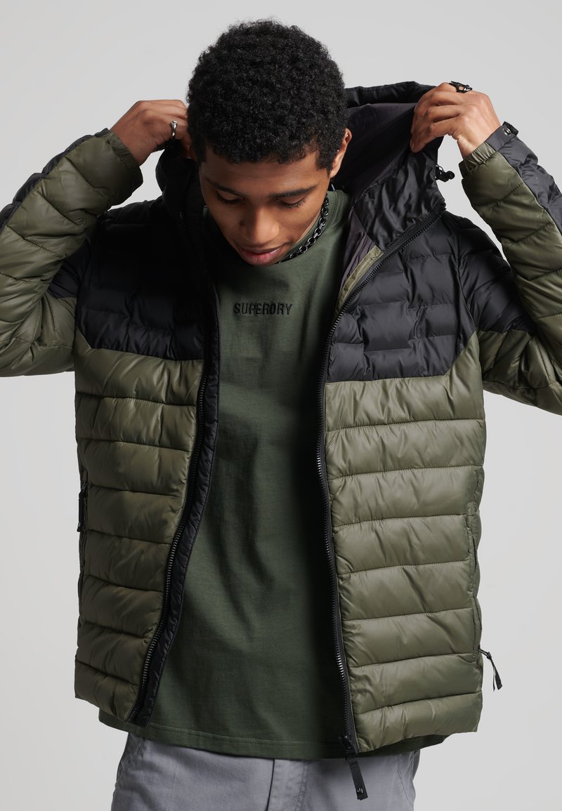 Herren Trenchcoats | Superdry Wintermantel dark moss/grün - AO50657 Herren Trenchcoats | Superdry Wintermantel dark moss/grün - AO50657