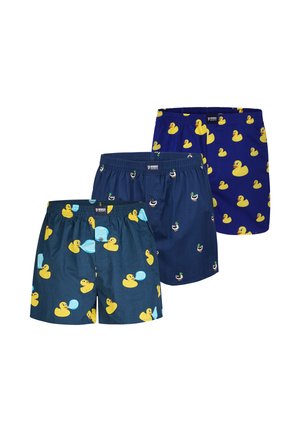 Tre par herre boxershorts i blå nuancer med mønstre af gule gummialler og gråænder.
