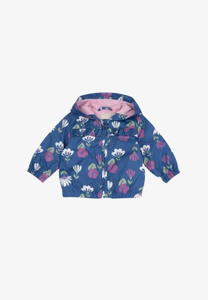 Chaqueta de bebé azul con un patrón floral en rosa y blanco, capucha forrada con tela rosa, cierre frontal con cremallera y puños y dobladillo elásticos.