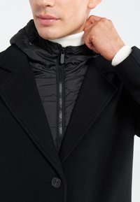 Pier One Klassikaline mantel - black