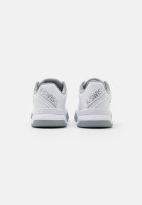 K-SWISS COURT EXPRESS CARPET - Teniso bateliai kiliminės dangos kortams - white/high rise/silver