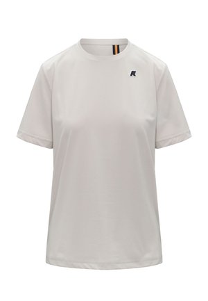 T-shirt a manica corta color beige chiaro con scollo rotondo, piccolo logo bianco e nero sul petto a sinistra e etichetta a righe all'interno del collo.