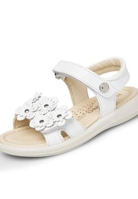 Bílé kožené sandály s květinovými detaily a stříbrnými nýty, nastavitelným popruhem a měkkou polstrovanou vložkou pro pohodlí.