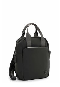 Musta synteettinen laukku, jossa kaksi yläkahvaa, irrotettava olkahihna ja etutasku. Sileä pinta, jossa pyöreä logodetalji.