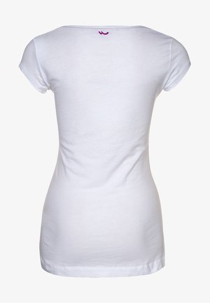 Fitted bílý bavlněný tričko s krátkými rukávy, navržené s kulatým výstřihem a malým růžovým logem vzadu u límce.