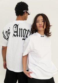 YOURTURN - UNISEX - Trükipildiga T-särk - white Väikepilt 1