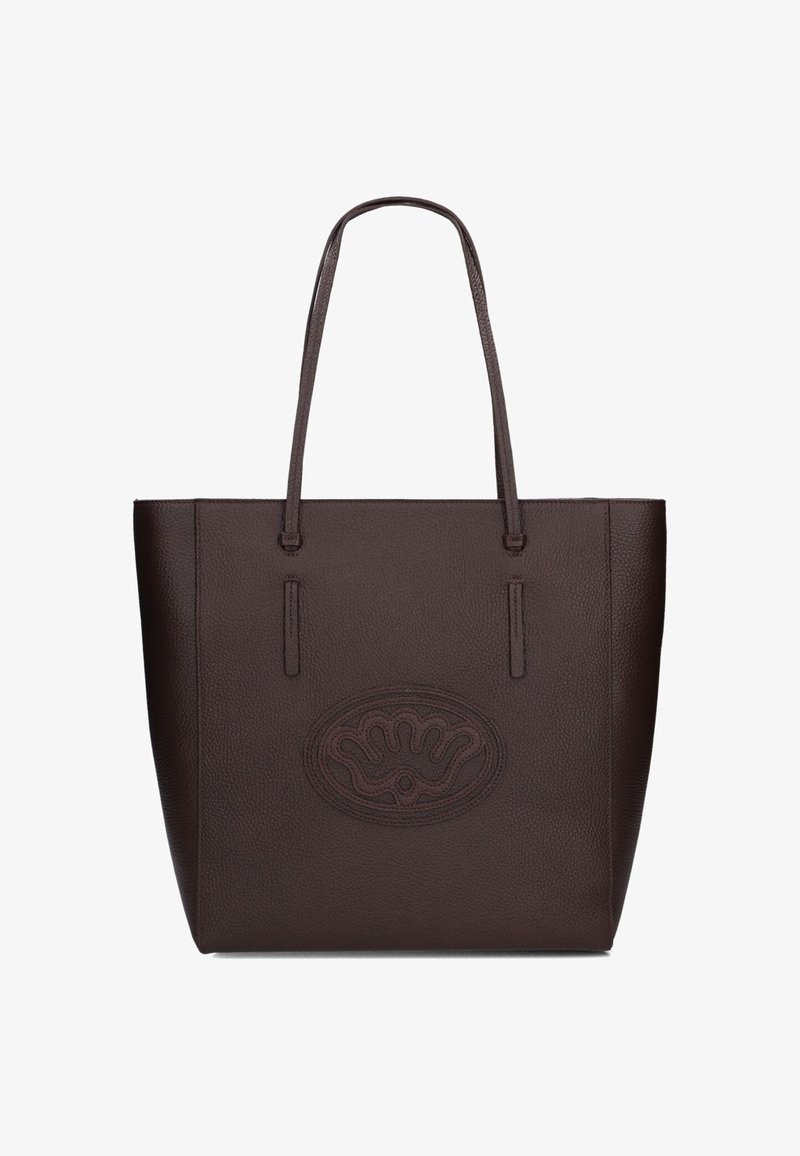 Dunkelbraune Leder-Tote mit zwei stabilen Trägern und einer strukturierten Oberfläche. Sie verfügt über ein auffälliges, geprägtes Logo in der Mitte.