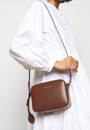 Emporio Armani, Sac bandoulière - tan