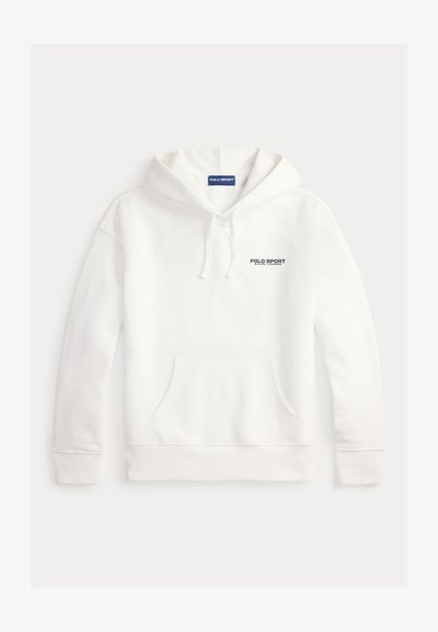 Hvit hettegenser laget av bomullsblanding, med frontlomme, snor i hetten og "POLO SPORT"-logo brodert på venstre bryst.