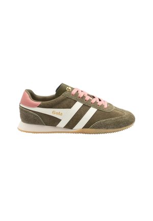 Suède sneaker in olijfgroen met roze veters en hiel, witte zijstrepen, "Gola" logo en beige rubberen zool.