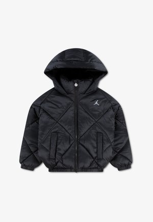 Schwarze, gesteppte Steppjacke mit Kapuze, Frontreißverschluss, Seitentaschen, elastischen Bündchen und kleinem silbernen Jumpman-Logo auf der Brust.