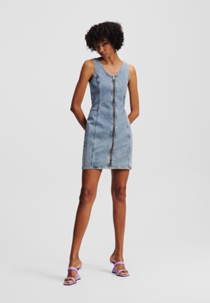 V NECK DRESS - Robe en jean - vintage light blue