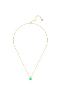 Zelta ķēdes kaklarota ar gludu, zaļu sirds formas piekariņu. Regulējams garums ar astoņu formas skavu un pagarinājuma ķēdīti.