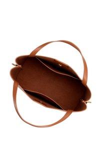 Leren handtas in tan met een gladde buitenkant, dubbele schouderbanden, open bovenkant en een zachte bruine binnenkant. Bevat een centraal compartiment en subtiele stiksels.