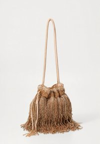 Helmillä koristeltu käsilaukku, jossa on kiristysnyöri, teksturoitu beige kangas, hapsuilla koristeltu yksityiskohta ja ohut, sileä olkahihna.