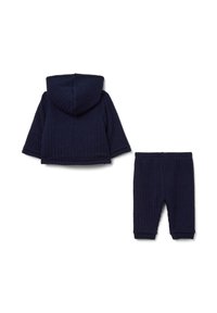 Felpa a maglia blu navy con cappuccio e pantaloni abbinati. Tessuto testurizzato con dettagli a coste e polsini a contrasto su maniche e pantaloni.