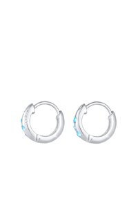 Sølvøreringe med tre lyseblå ædelsten på forsiden. Designet er rundt med en poleret overflade og sømløs lukning.