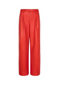 Rote Leder-Hosen mit weitem Bein und hoher Taille, verfügt über Falten, glatte Textur und einen polierten Finish.