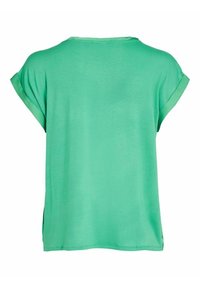 T-shirt verde a maniche corte realizzato in tessuto morbido. Presenta una vestibilità rilassata con scollatura rotonda e maniche arrotolate. Texture liscia.