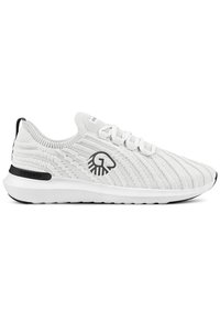 Weiße gestrickte Sneaker mit einem strukturierten Obermaterial, ausgestattet mit einem schwarzen Logo, weißen Schnürsenkeln und einer gepolsterten weißen Sohle mit schwarzen Akzenten.