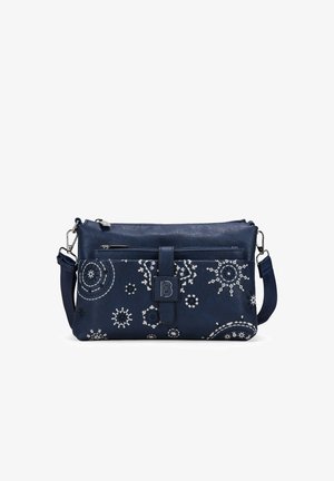 Bolso de hombro de cuero azul marino con patrones florales bordados en blanco, parte superior con cremallera, bolsillo frontal y correa ajustable. Dimensiones no especificadas.