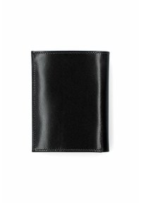 Czarny skórzany portfel o gładkiej fakturze, w formie składanej oraz subtelnych przeszyciach. Kompaktowy kształt ułatwia przechowywanie.