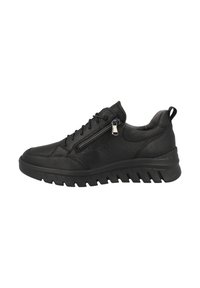 Zapatilla negra de cuero con parte superior texturizada, que presenta un cierre de cordones en la parte delantera, un zipper lateral y una suela resistente con un patrón de tread notable.