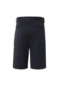 Marineblaue, maßgeschneiderte Shorts mit Gürtelschlaufen und zwei paspel Taschen, von hinten vor weißem Hintergrund betrachtet.