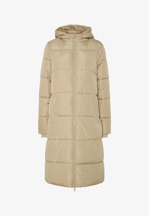 Casaco acolchoado bege com capuz, featuring secções horizontais acolchoadas, fecho de correr completo e dois bolsos frontais. Material liso e leve.
